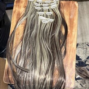 7 piece 20” Blonde and Brown Hair straight Extensions